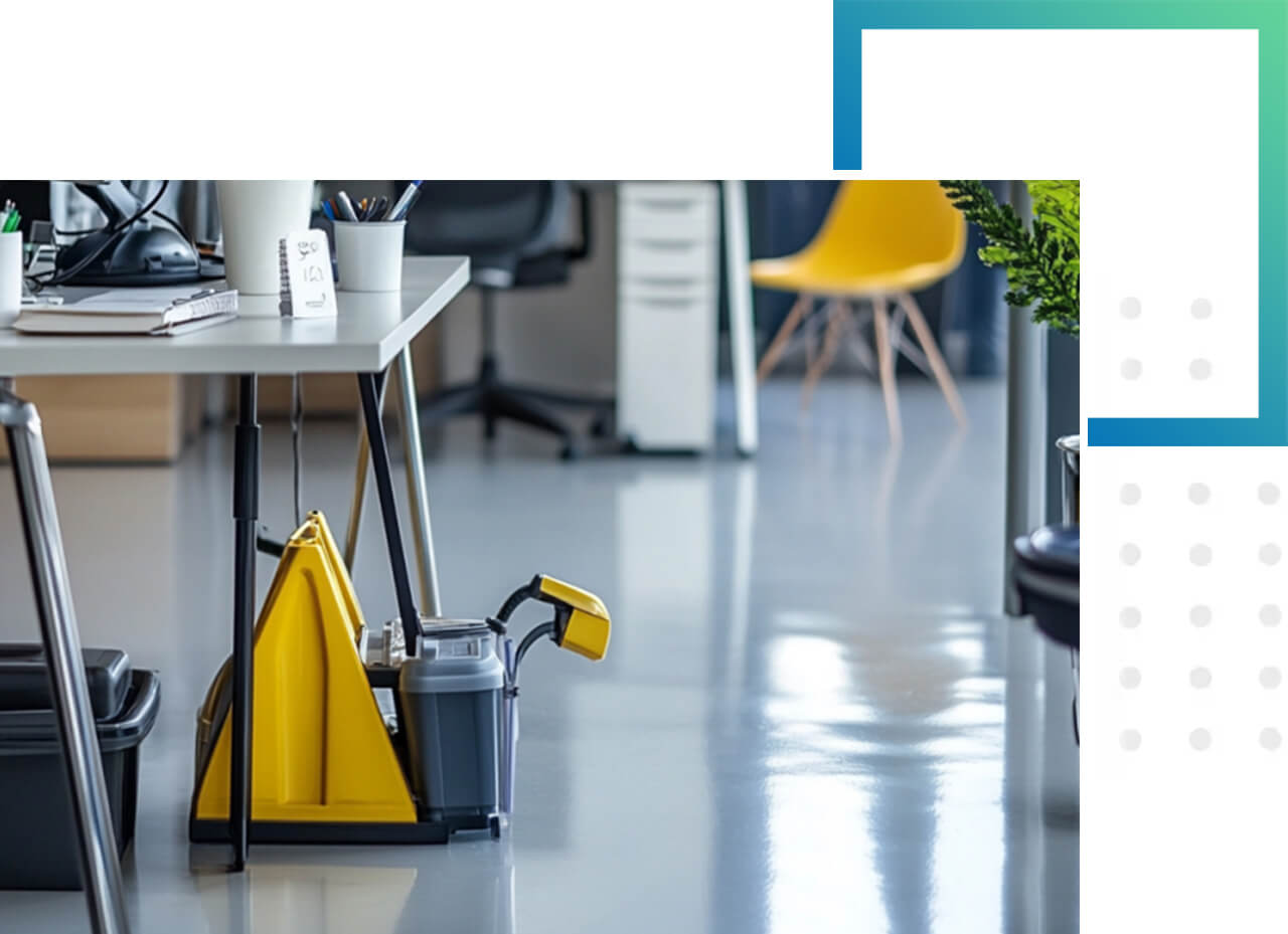Büroreinigung für eine saubere und angenehme Arbeitsatmosphäre Reinigungszubehör in einem modernen Büro.