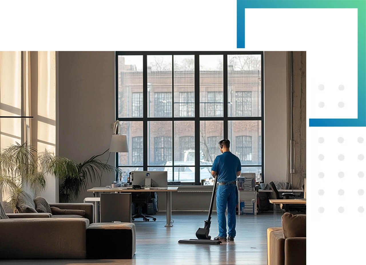 Wir arbeiten mit höchsten Qualitätsstandards. Mitarbieter reinigt den Boden in einem Großraumbüro mit großer Fensterfläche - arbeiten mit höchsten Qualitätsstandards